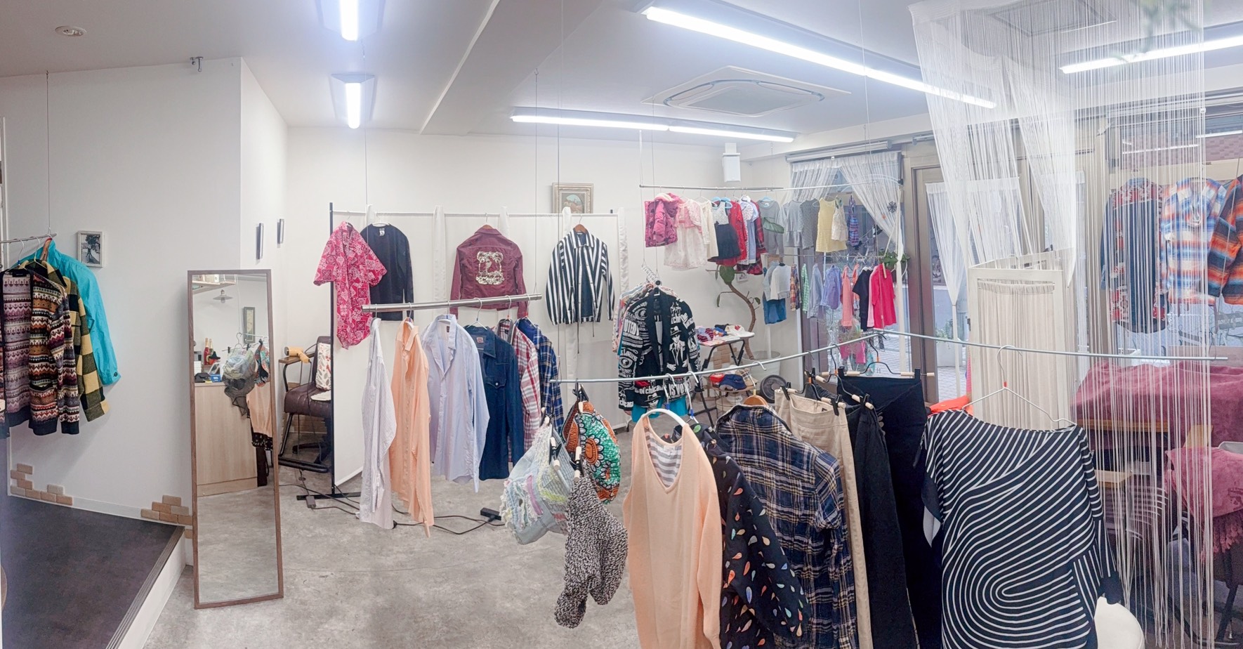 店内ラック全景